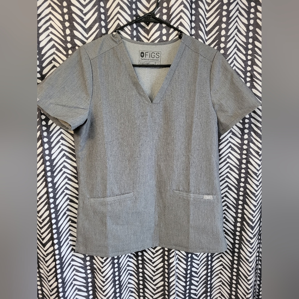 Figs Scrub Set - 3 pocket scrub top & jogger pants